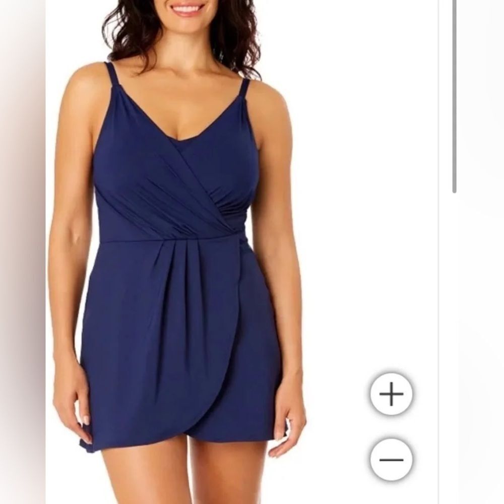 Land’s End Plus Size  tulip wrap 1 piece swimsuit  adjust strap soft cup Navy 1X